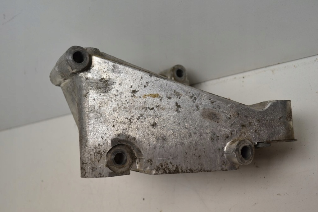 Mercedes w123 230e ce кронштейн кронштейн генератора Недорого