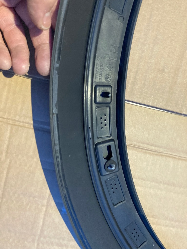 фото №8, Volov v90 ii cross country молдинг na крила передній лівий orygi.