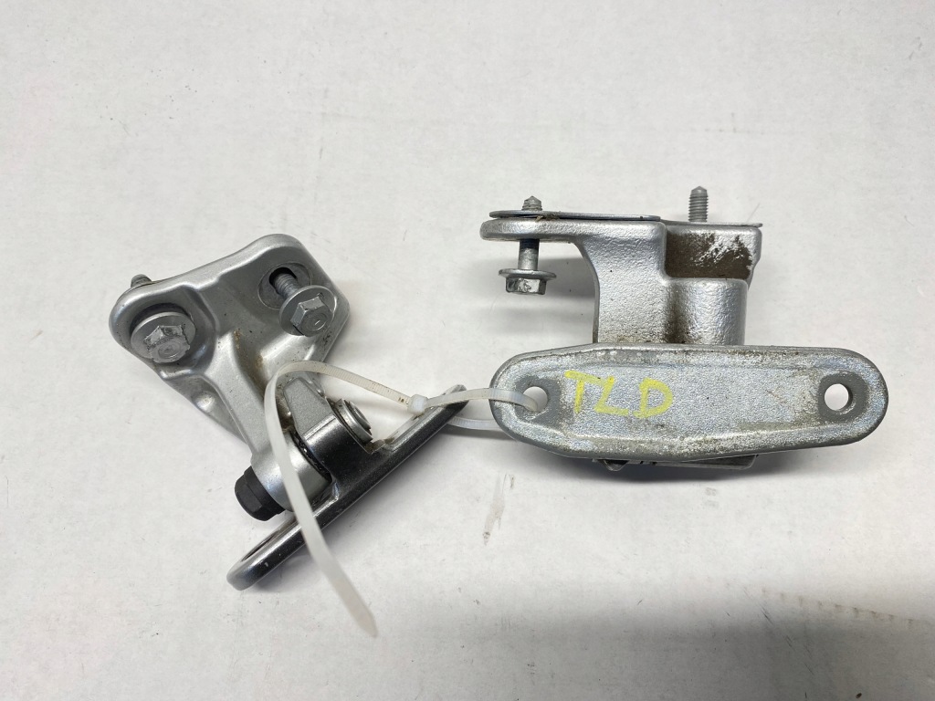 фото №2, Петли дверь задняя левая mercedes b klasa w246