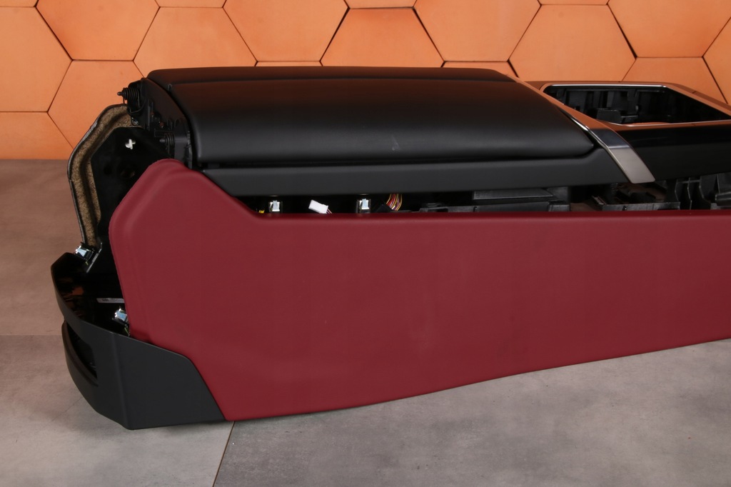 фото №7, Bmw 7' g70 туннель средний подлокотник burgundy кожа veganza 5a2c0f3