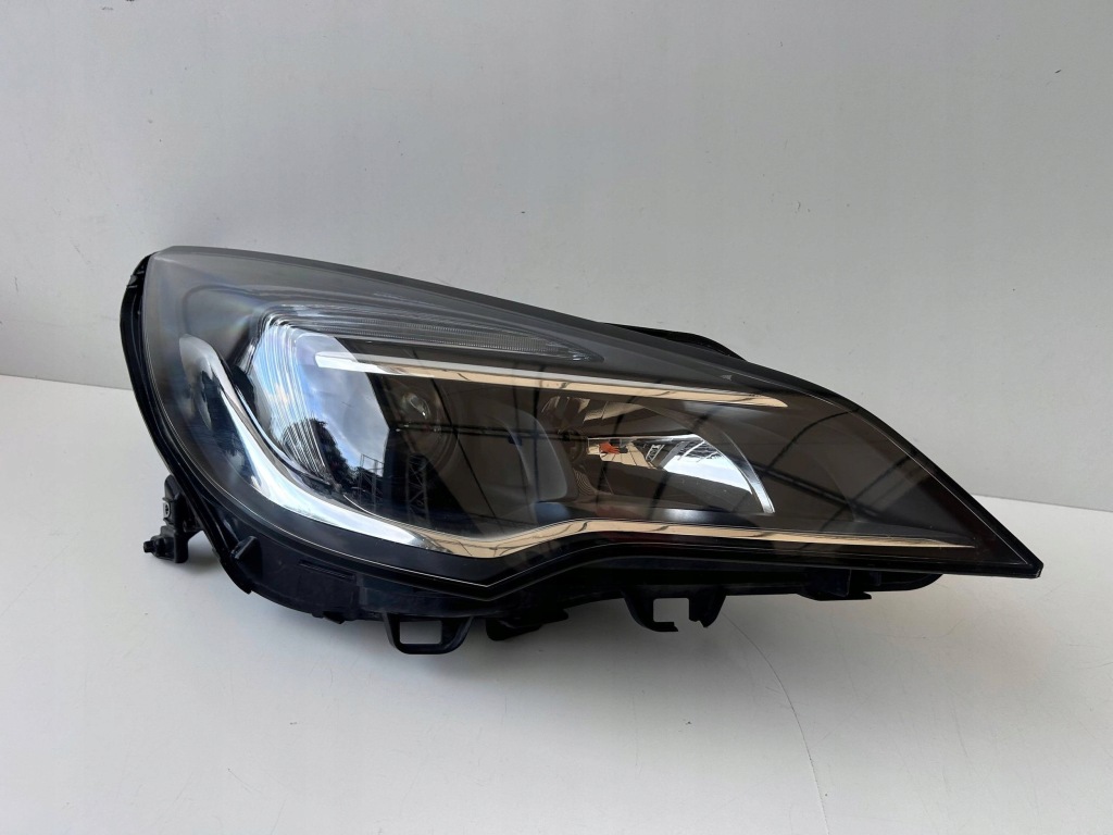Купить Opel astra k v лампа правый перед 39158006 оригинал