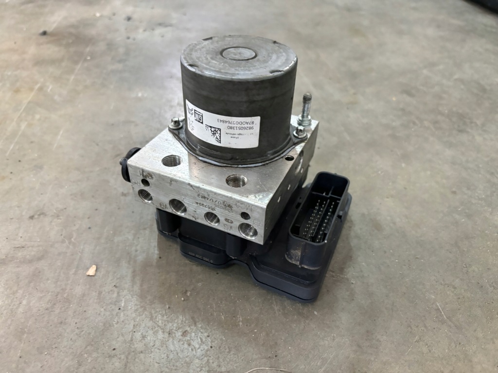 фото №1, Opel crossland x насос гальма abs 1.2 thp 9826051380