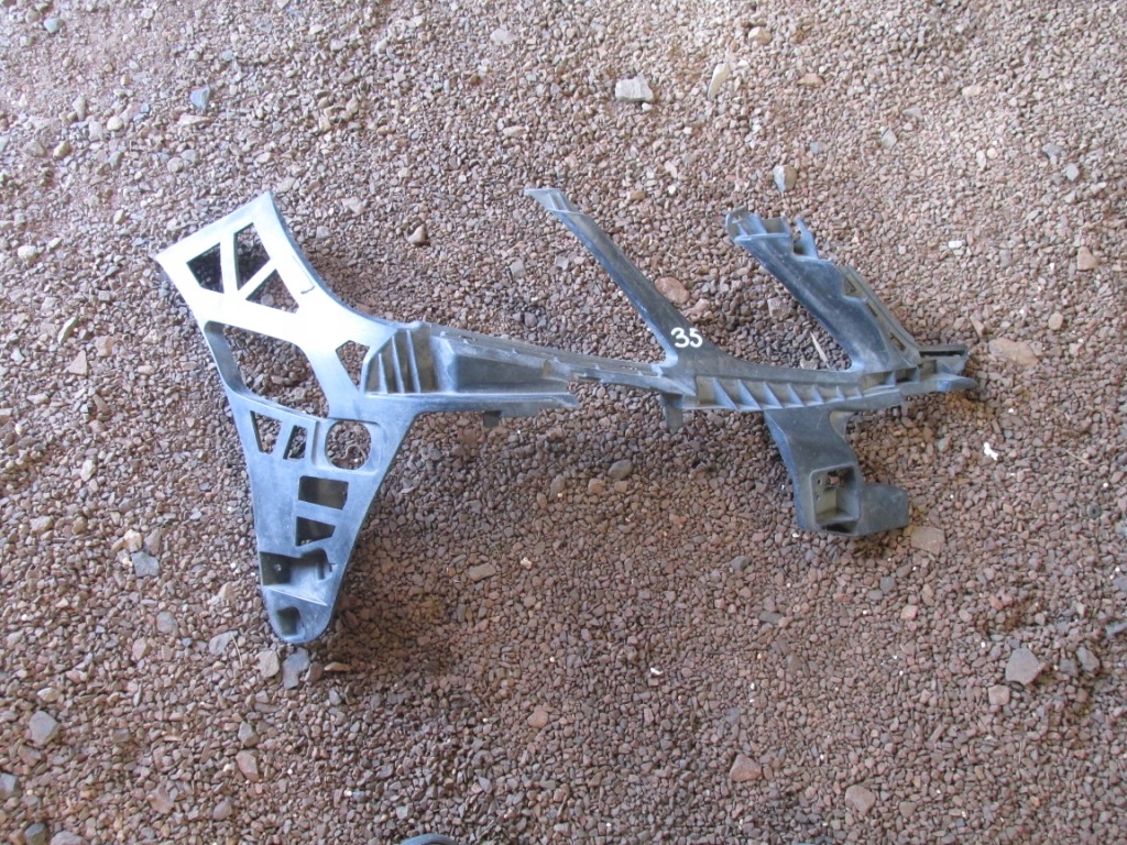 фото №1, Mercedes w212 amg напрямна бампера перед правий