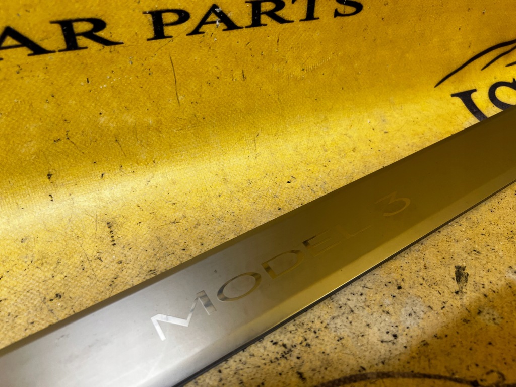 Молдинг накладка поріг поріг права ліва tesla model 3 дорестайлінг Доставка