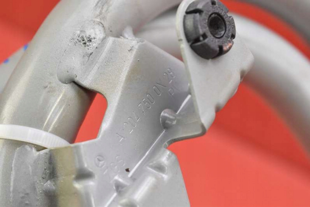 фото №7, Петля петли крышки a2047500x28 mercedes c-klasa w204 sedan 07-12