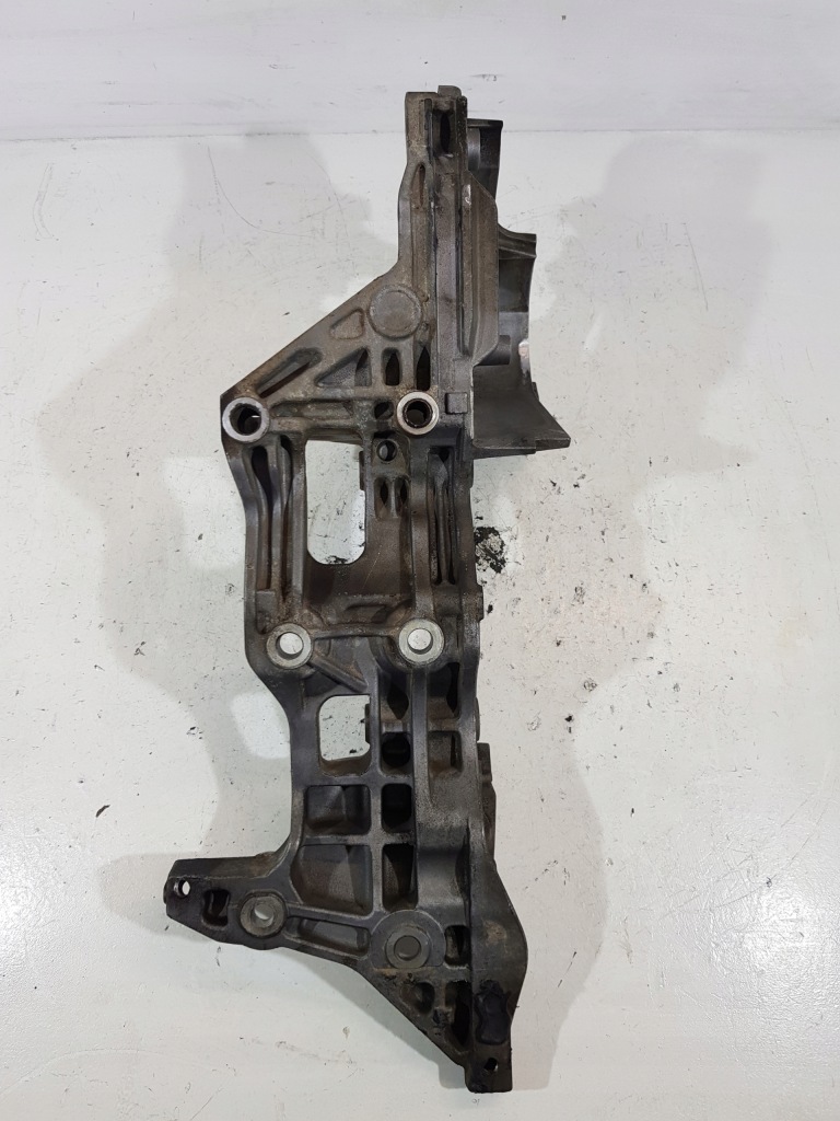 Кронштейн кронштейн генератора 04l903143d vw audi skoda a6 a4 2.0 tdi Оригинал