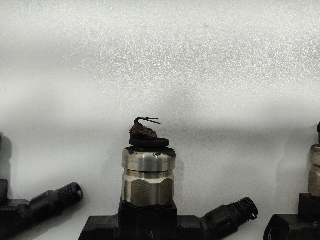 фото №10, Форсунка форсунки cabstar maxity 2.5 dci 166003xn0a комплект 2007-14