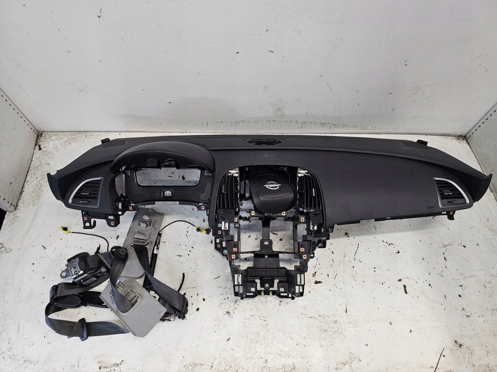 фото №1, Opel astra j панель приладів консоль ремені подушки безпеки оригінал