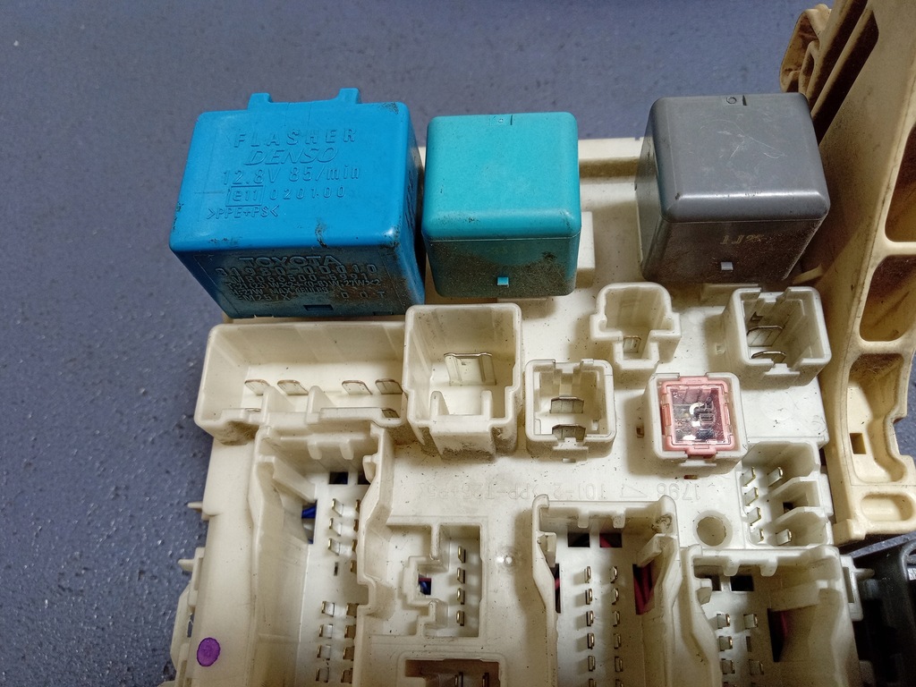 фото №6, Yaris ii коробка запобіжників 82730-52341