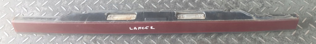 Купити Накладка кришки mitsubishi lancer iv 88-92