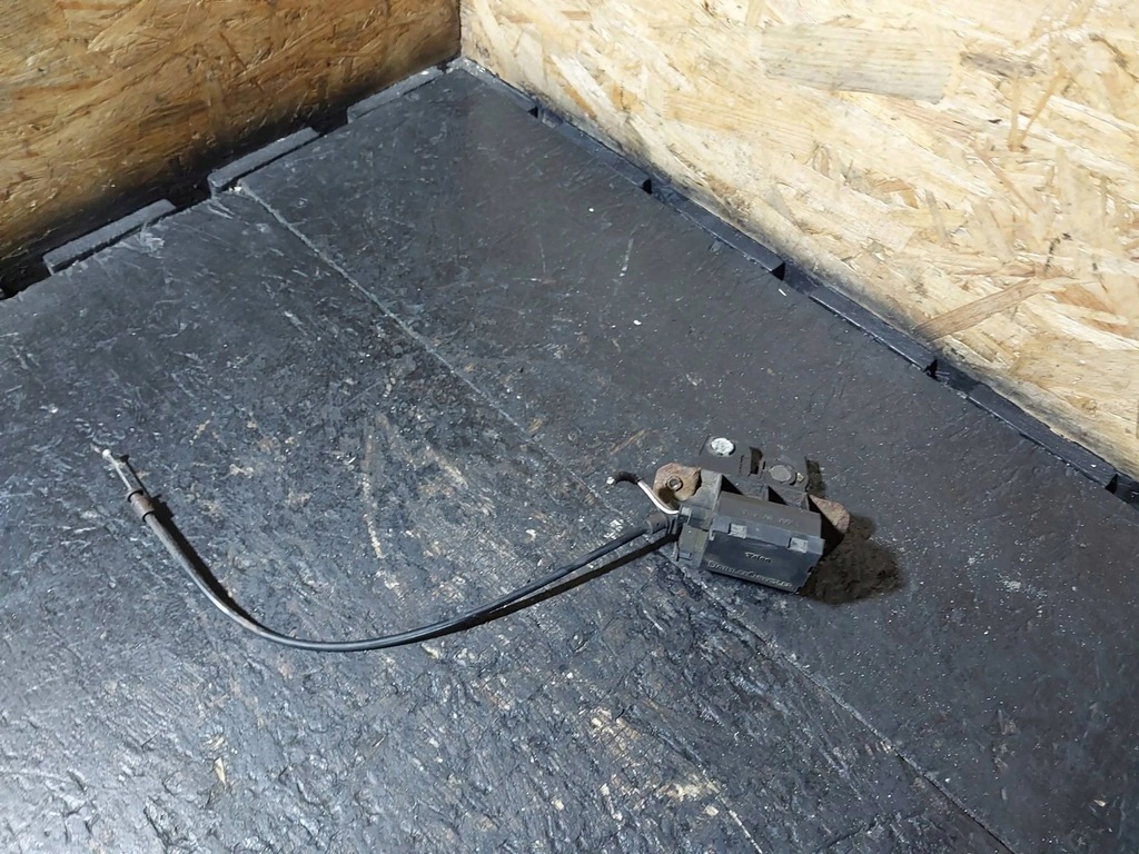 фото №7, Замок кришки задній / багажника mercedes-benz w203 sedan a2037500184