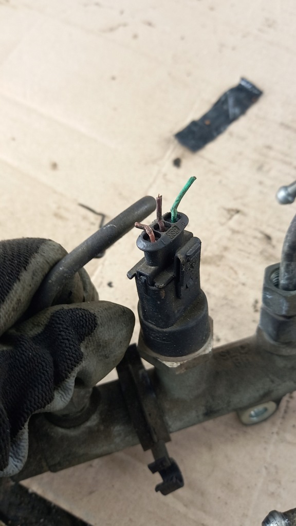 фото №4, Молдинг впрыскная renault laguna 02r 7700111013