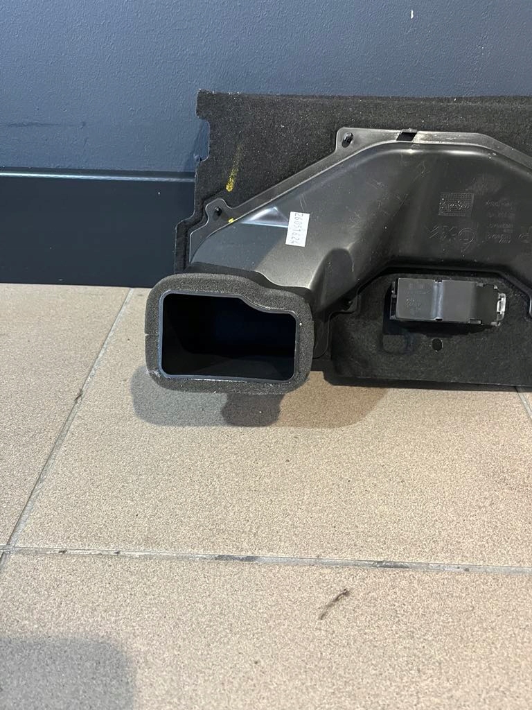 фото №9, Peugeot 5008 ii повітропровід повітря захист pod панель права 9810246180