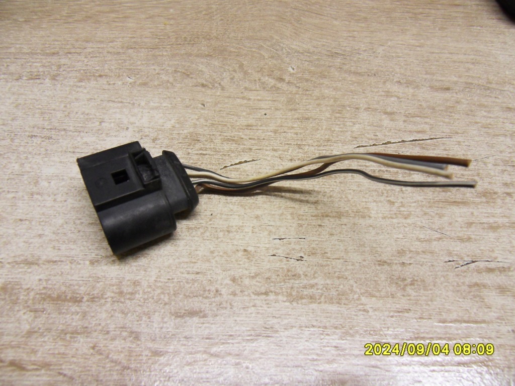 фото №1, Колодка штекер задний лампы audi tt 8n0