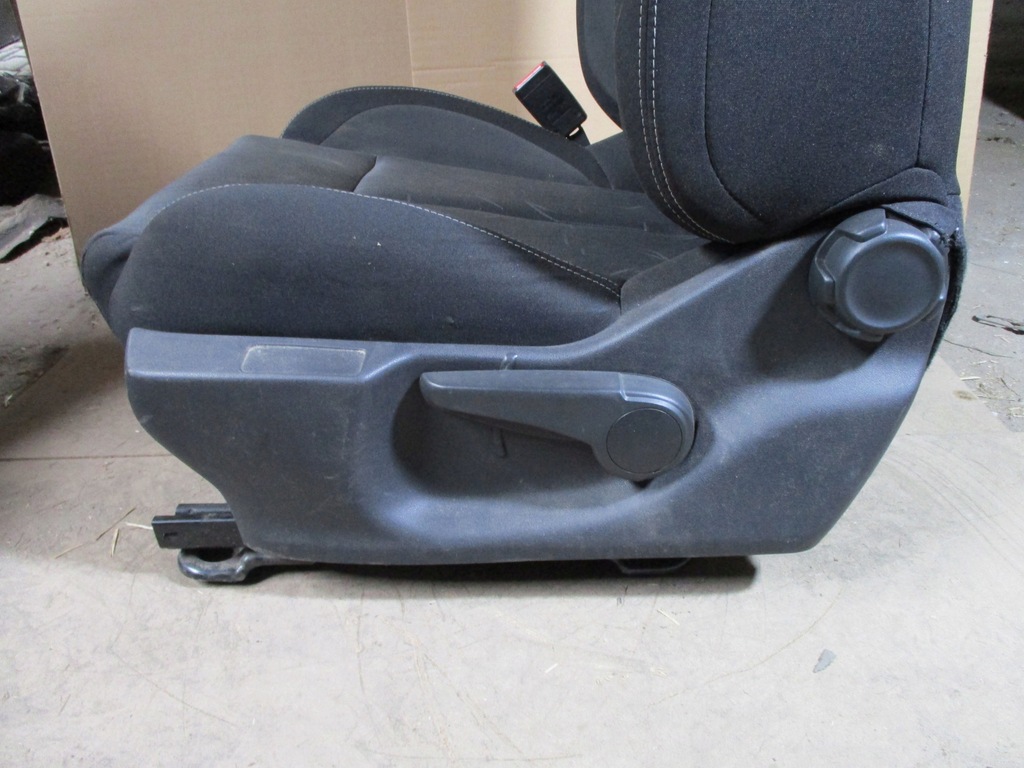 фото №9, Сидіння лівий перед citroen c4 ii b7