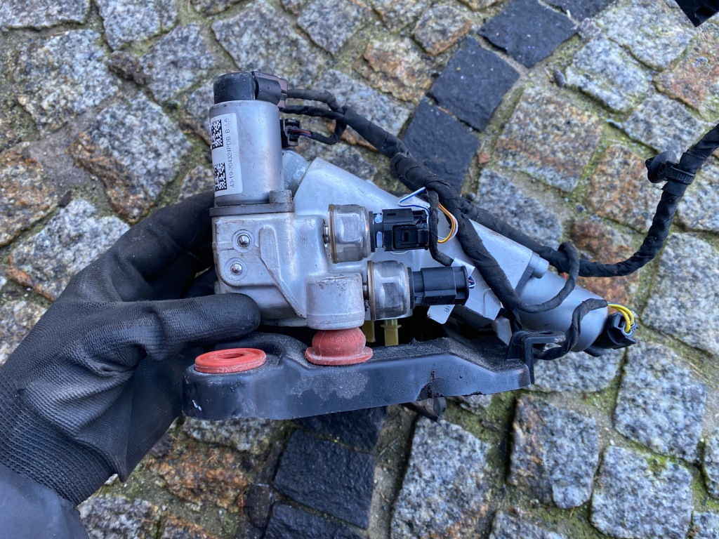 Bmw 5 f10 f11 7 f01 f02 насос підвіска 10641010 оригінал Київ