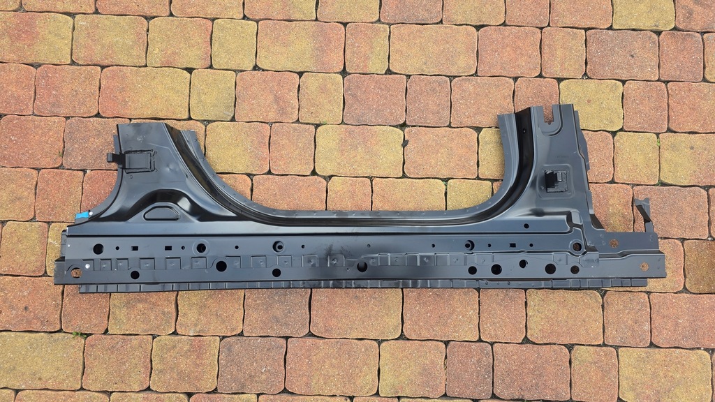 фото №1, Bmw x1 e84 порог правый