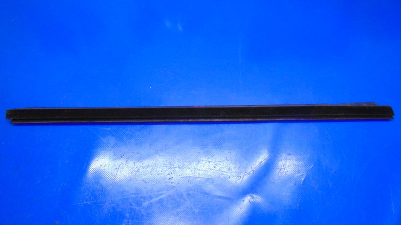 Купити Прокладка скло двері права mercedes c klas w204