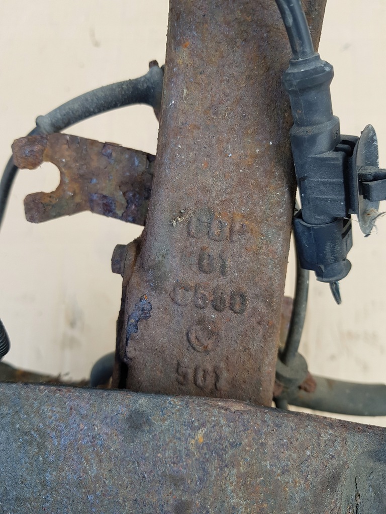 фото №2, Alfa romeo 159 1.9 поворотный кулак ступица левый перед abs