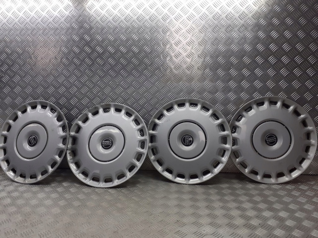 Колпаки оригинальные комплект r 15 volvo v50 2.0 d 30714075 в Украине