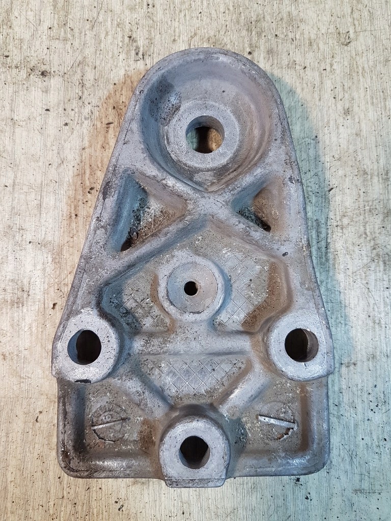 фото №1, Кронштейн кронштейн двигателя renault safrane 3.0 v6