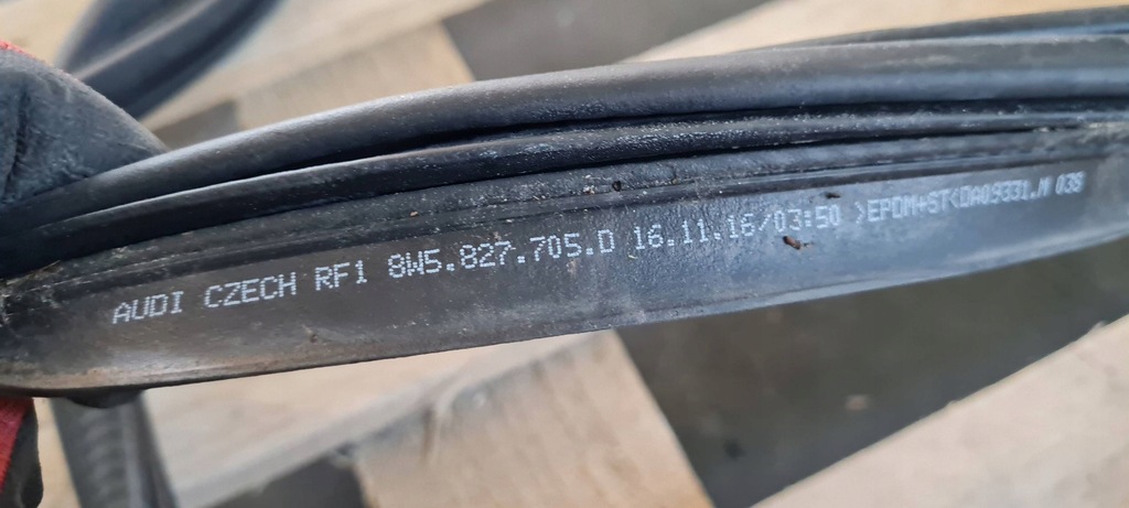 фото №8, S4 b9 8w a4 прокладка крышки багажника задняя sedan 8w5827705d