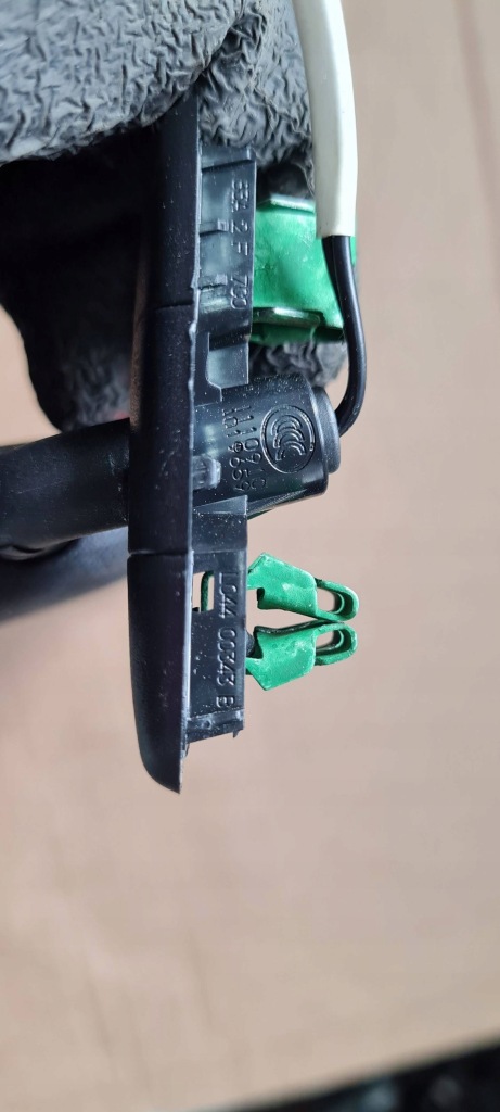 Q3 83a накладка сонцезахисна козирок права правий перед sline 83a857552f Зі Шроту