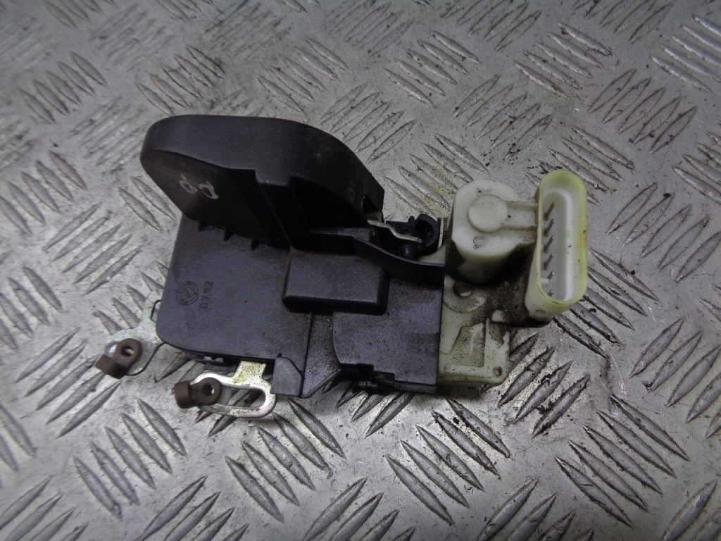 фото №2, Замок дверь центральный правый перед alfa romeo 147