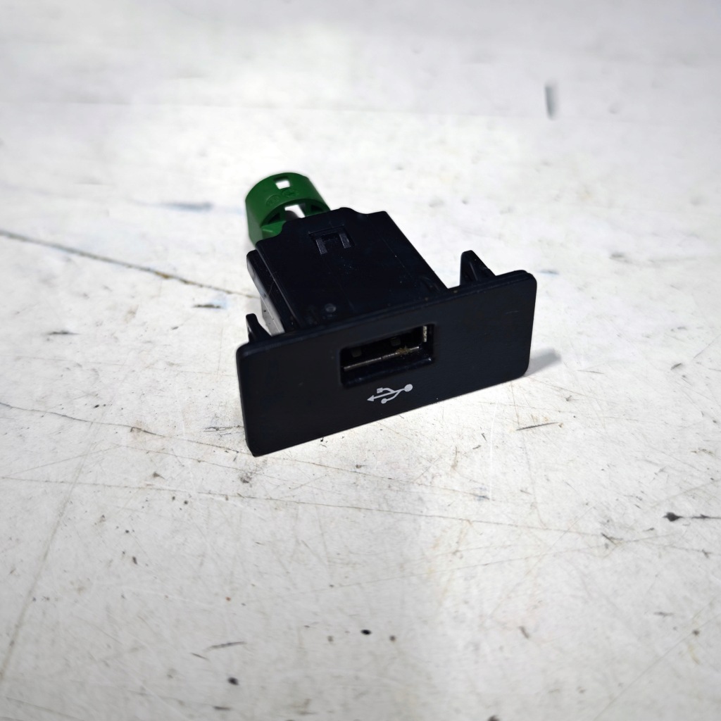 фото №1, Skoda superb iii lift разъём usb 5q0035726