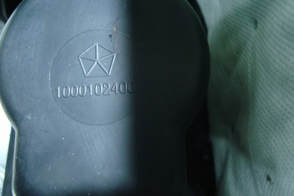 фото №11, Підлокітник тунель середній бардачок dodge journey 08-11 europa