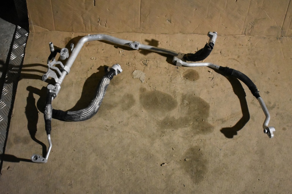 фото №1, Idealne провода кондиционера porsche taycan 1