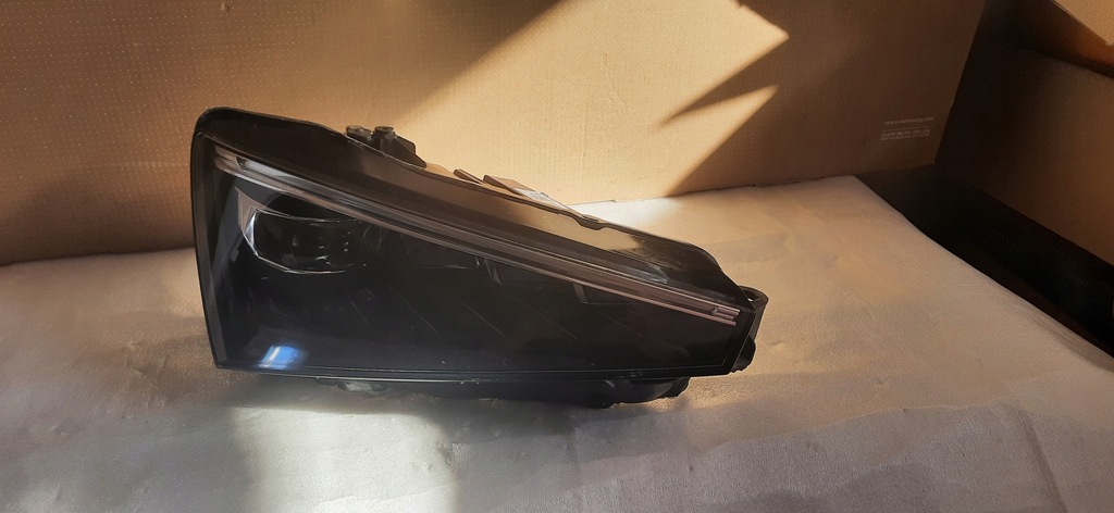 фото №1, Skoda scala 657 657941016a лампа правая full led оригинальный номер