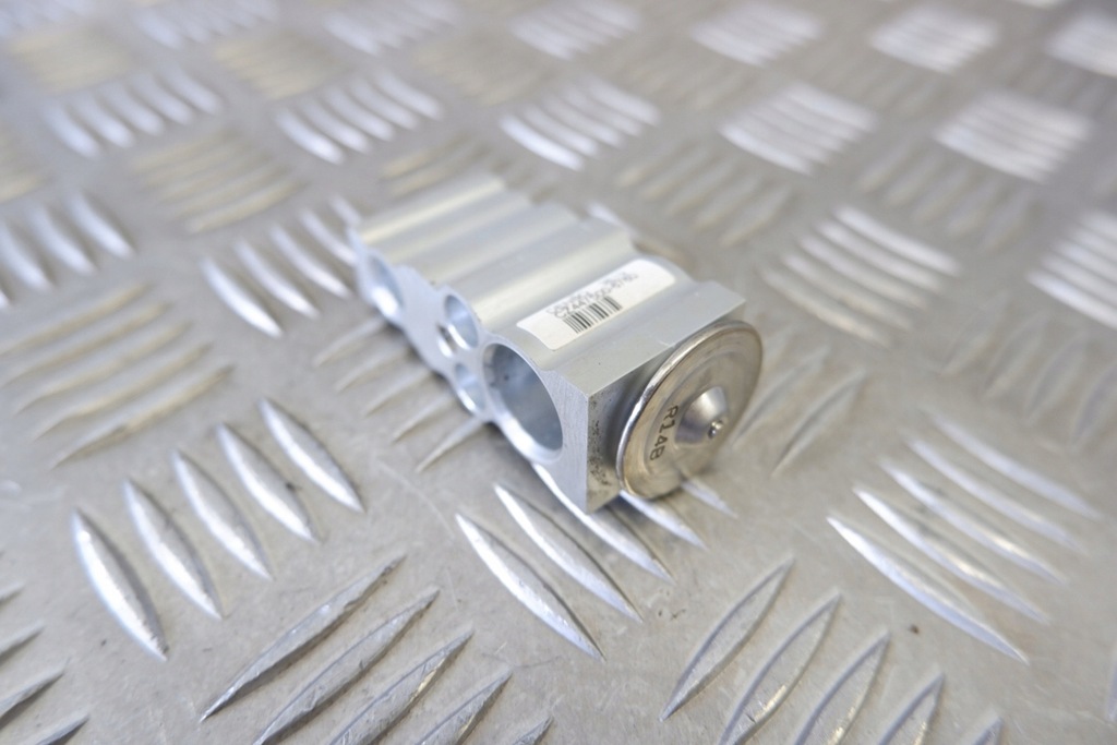 фото №9, Клапан радиатора кондиционера toyota yaris _p21_ 4475006760 1.5l hybrid