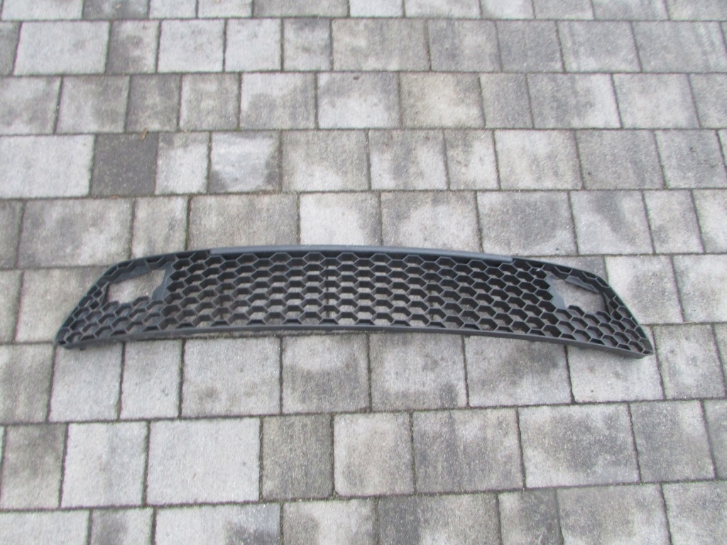 фото №1, Skoda octavia ii rs решётка средняя 1z0853677d