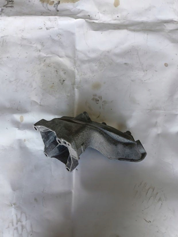 фото №1, Mercedes gle w167 кронштейн / кронштейн двигуна