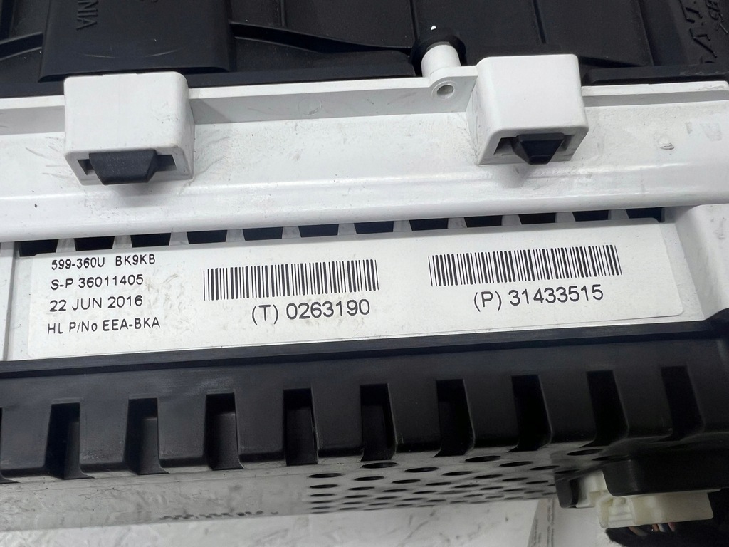 фото №13, Volvo v40 2016 счетчик / спидометр