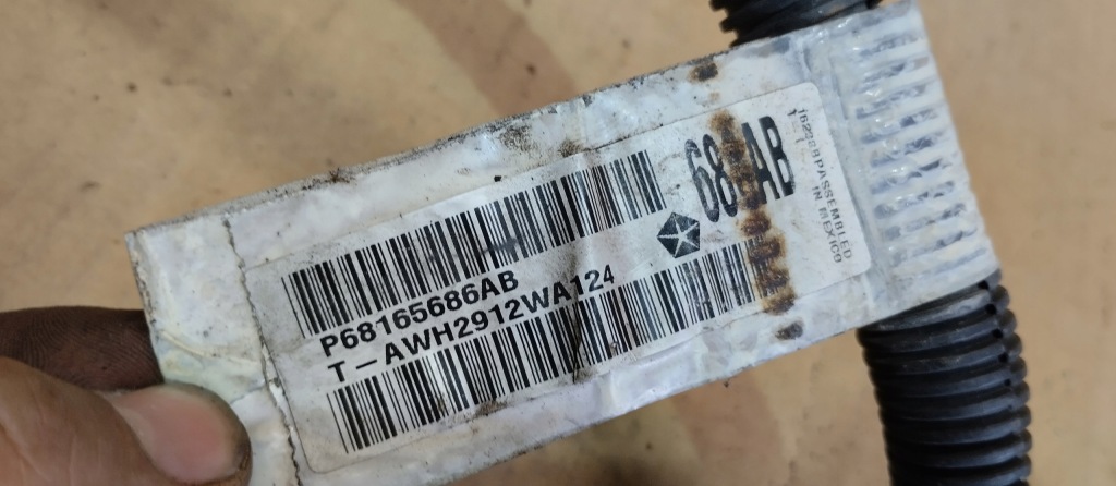 Жгут электропроводка усиление поперечина jeep wrangler jk p68165686ab Недорого
