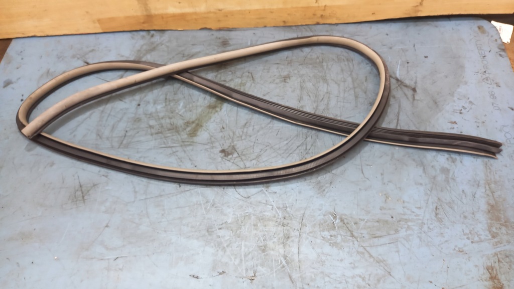 фото №1, Прокладка дверь правый перед toyota yaris ii 5d