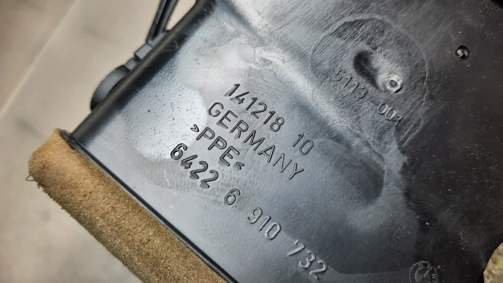 фото №8, Решётка обдув правая 6910732 bmw e61 03-07r 2.0d