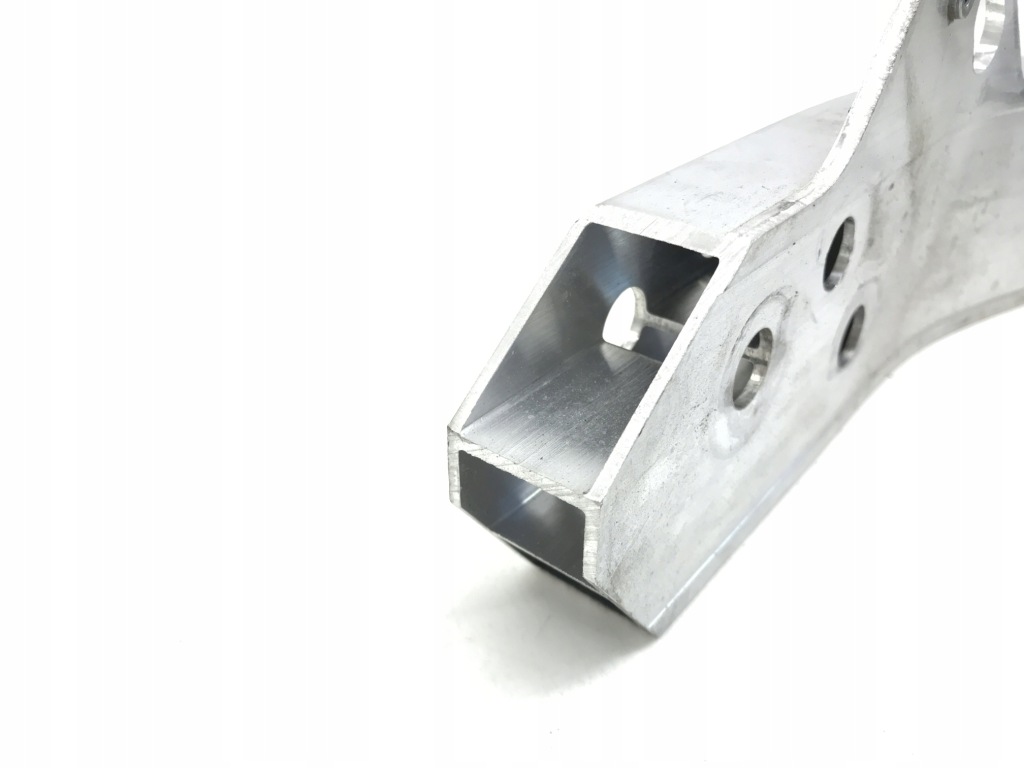 Mercedes w213 правый кронштейн поперечина отбойник t52785a Недорого