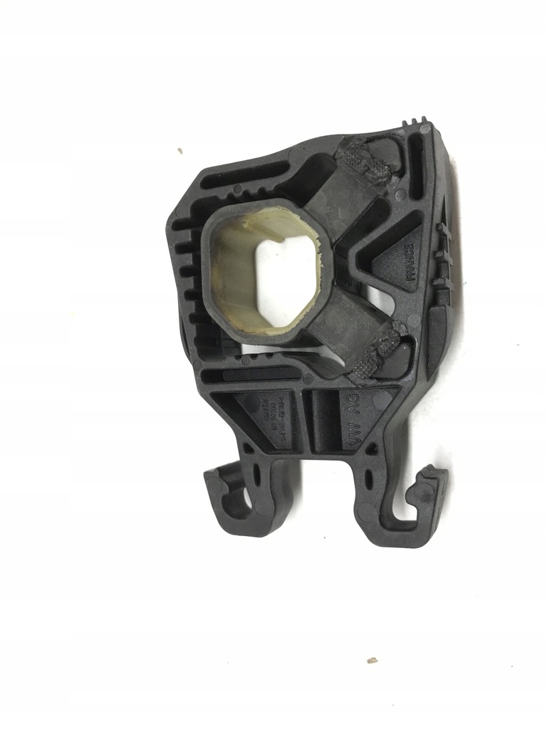 фото №1, Кронштейн радиатора vw t-roc 5q0121367f