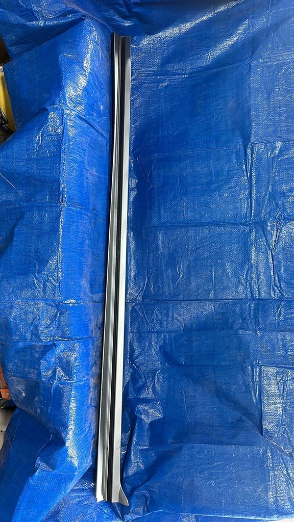 фото №1, Hyundai ioniq 2021- накладка порог правая