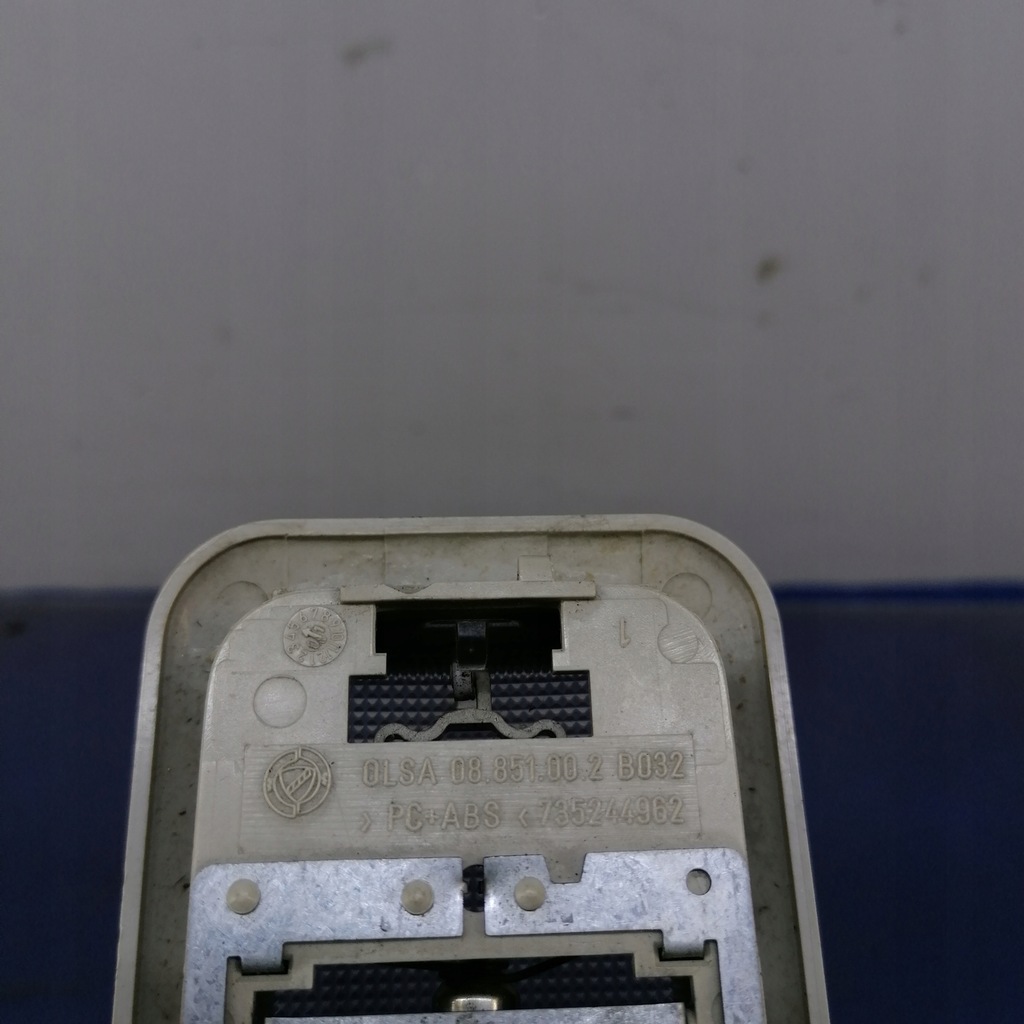 фото №3, Alfa romeo 147 освещение кабины лампа 08851002