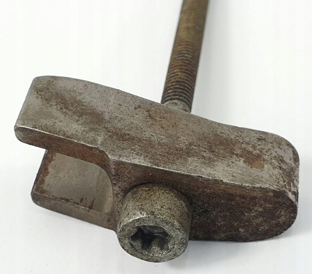 Крепление шпилька кронштейн впрыска mercedes w209 Цена