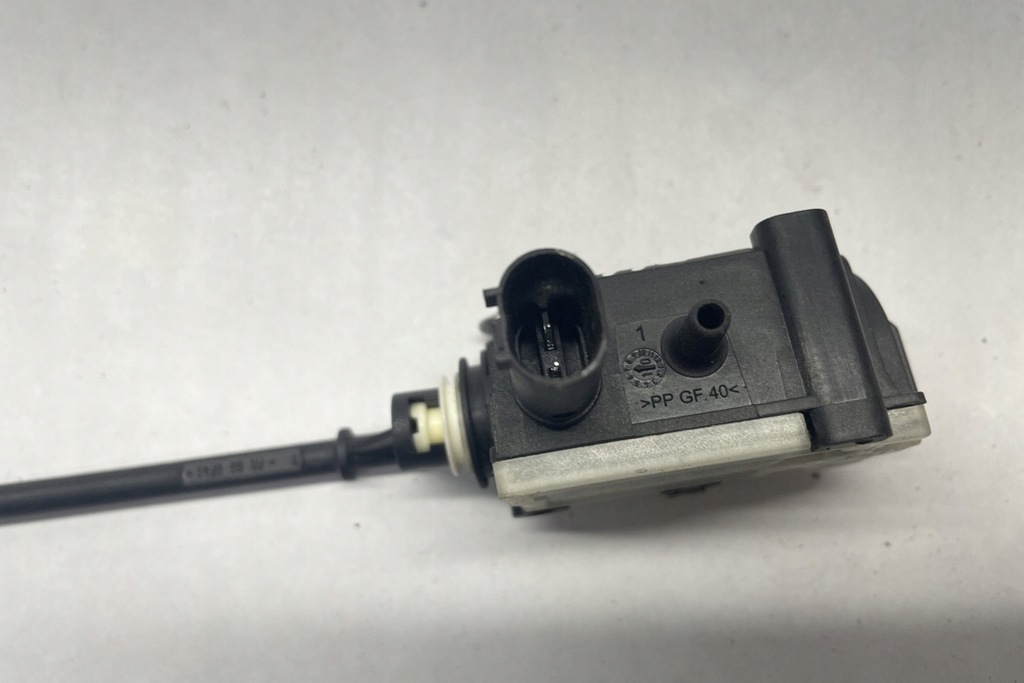 фото №11, Кришка з замком заливної пального bmw x5 e70 6985882 3.0l дизель 180kw 2010