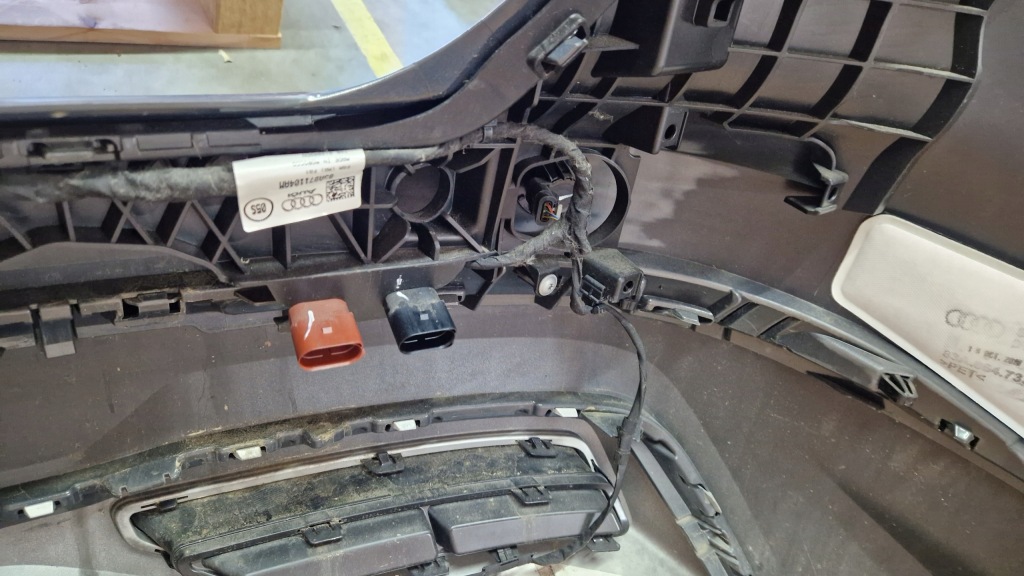 Бампер audi q3 lift 83a w цвет lx7m pdcx4 bez покраска ideał с Разборки