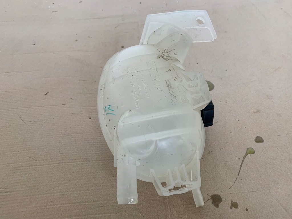 фото №10, Ford mustang mach-e 21r бак жидкость радиатора оригинал