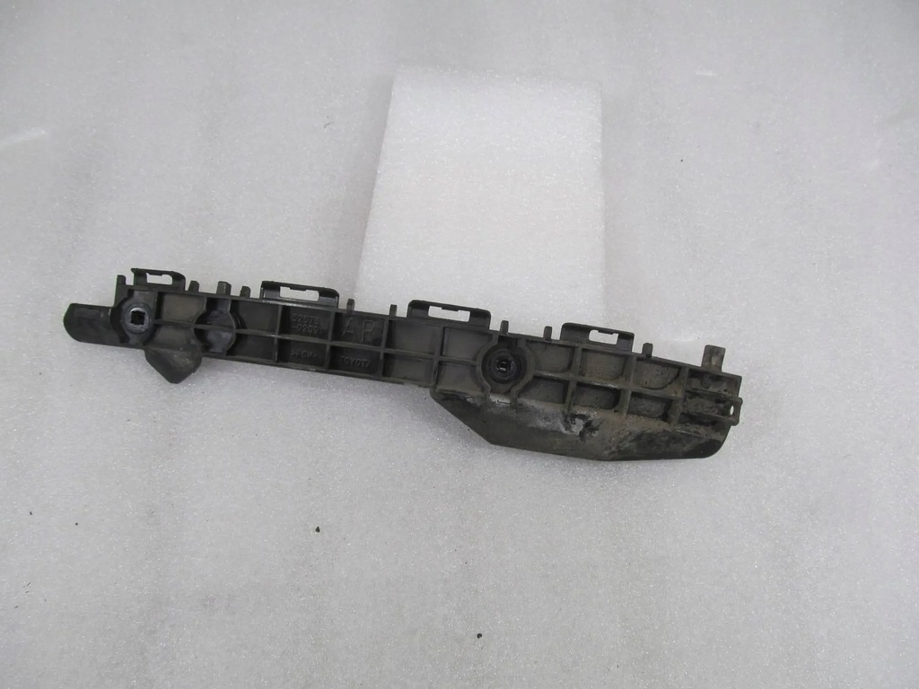фото №12, Toyota auris hb e18 12-18 направляющая кронштейн правый бампера задняя заднего c406