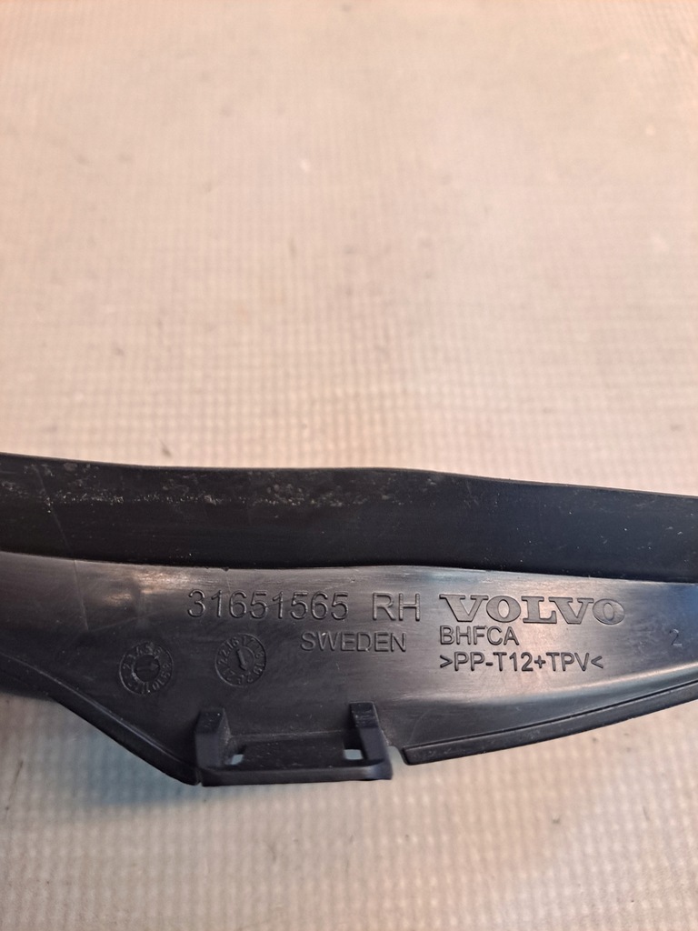 фото №7, Прокладка кутик жабо правий volvo xc40 31651565