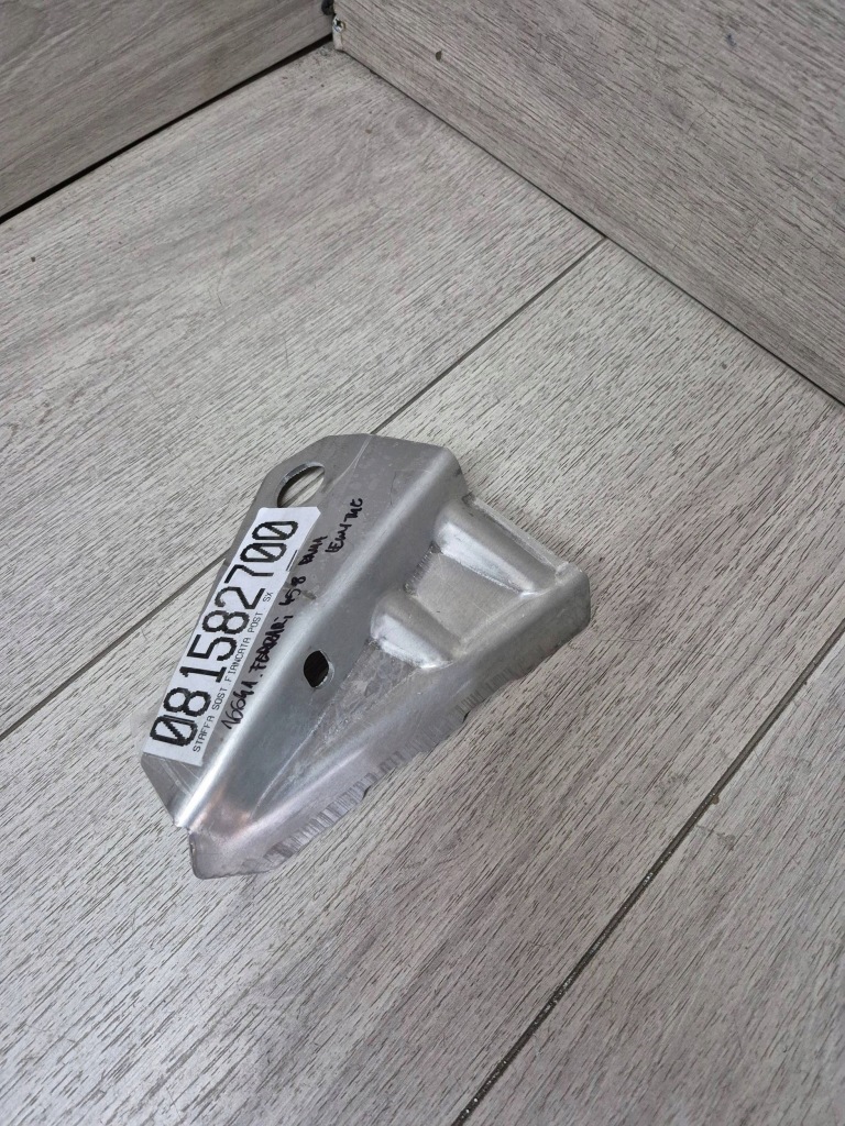Купити 16641. ferrari 458 кронштейн рами лівий задній 81582700